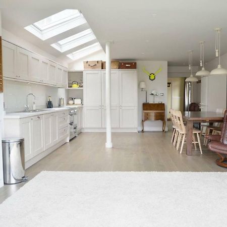 Отель Summer House Темс-Диттон Экстерьер фото